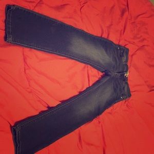 I am selling these cute skinny jeans